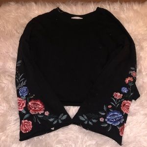 long sleeve embroidered cropped sweatshirt